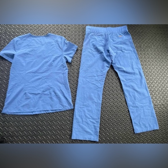 FIGS Scrub Set - Picture 2 of 6